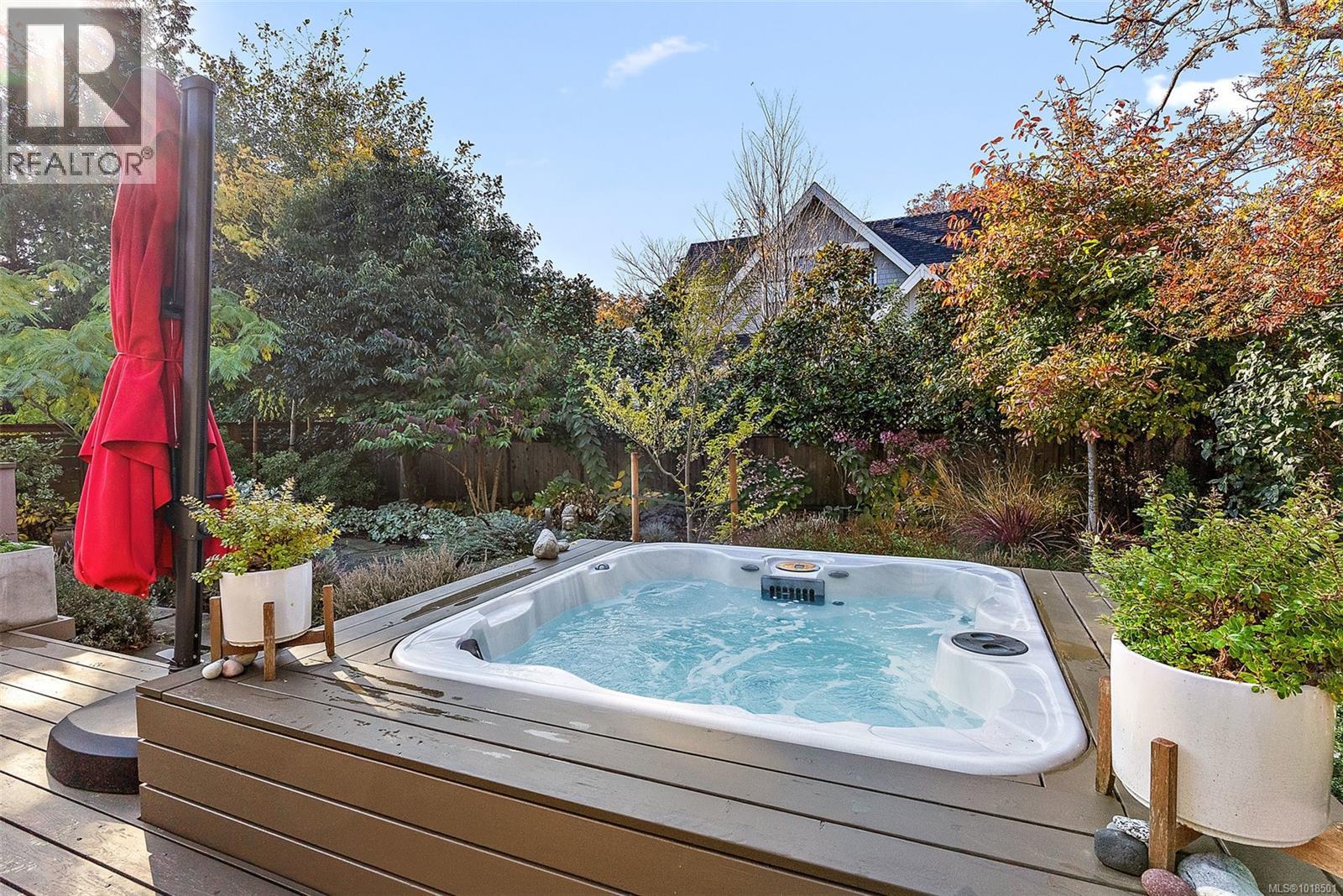 614 Monterey Avenue, Oak Bay