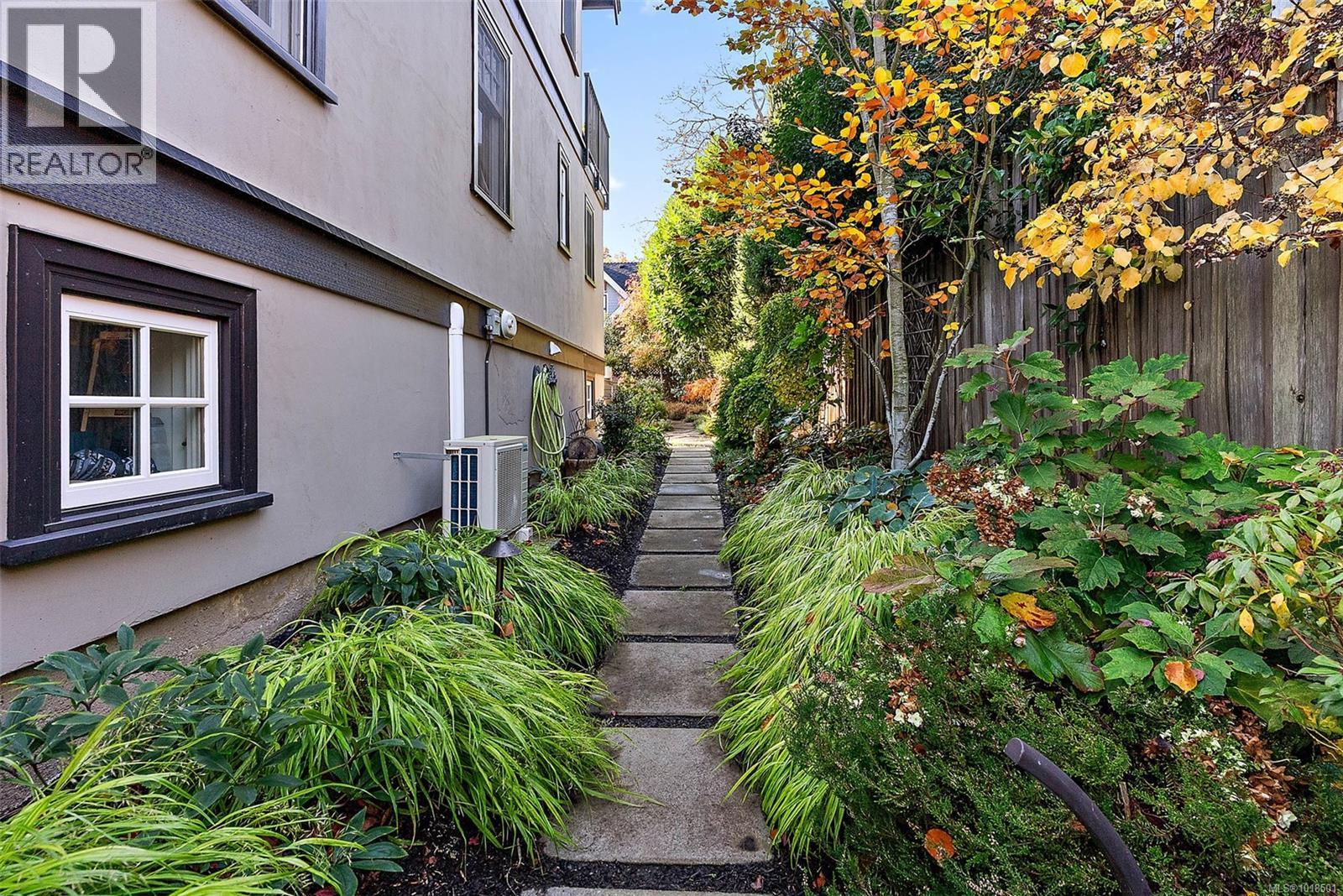 614 Monterey Avenue, Oak Bay