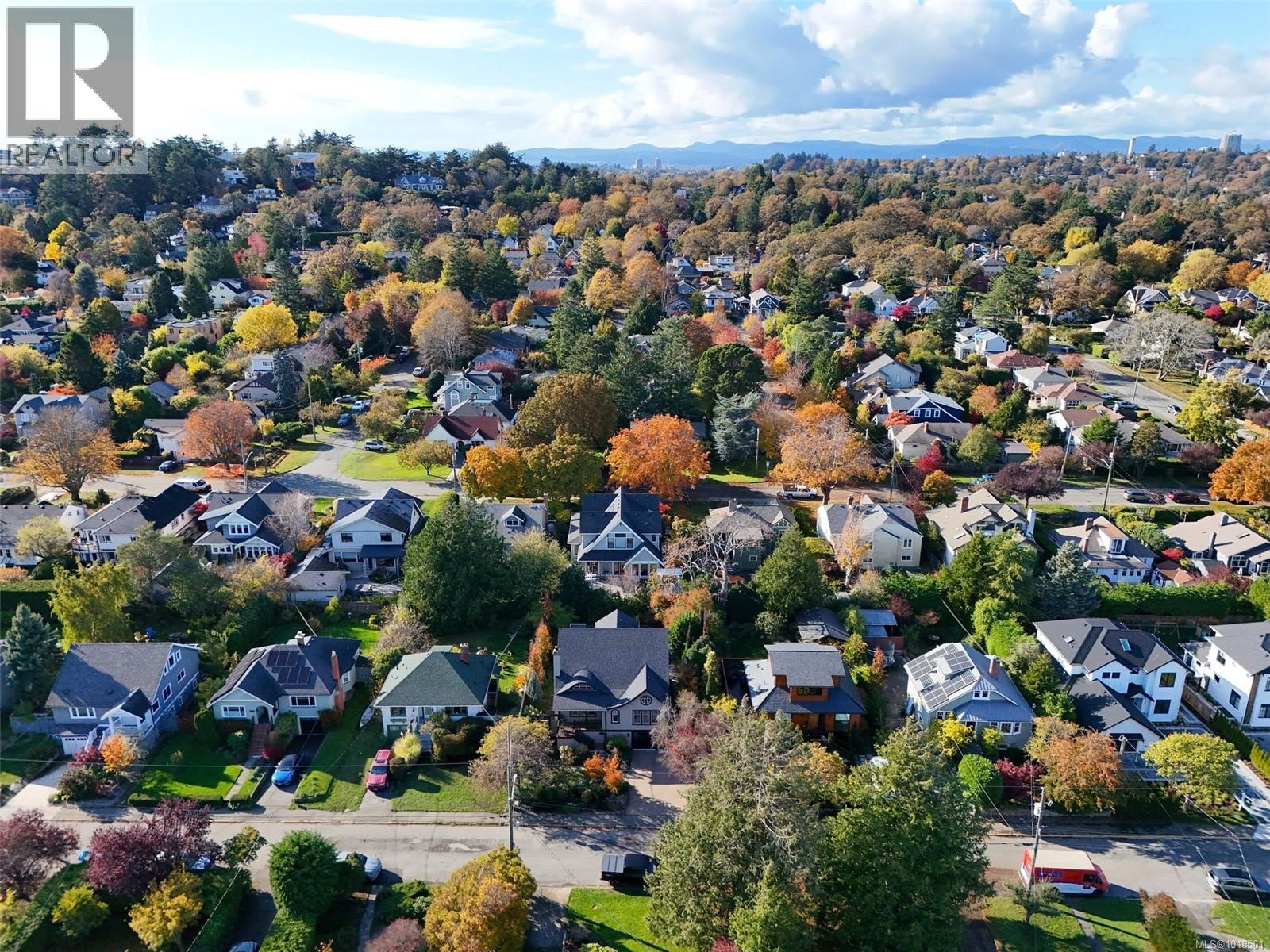 614 Monterey Avenue, Oak Bay