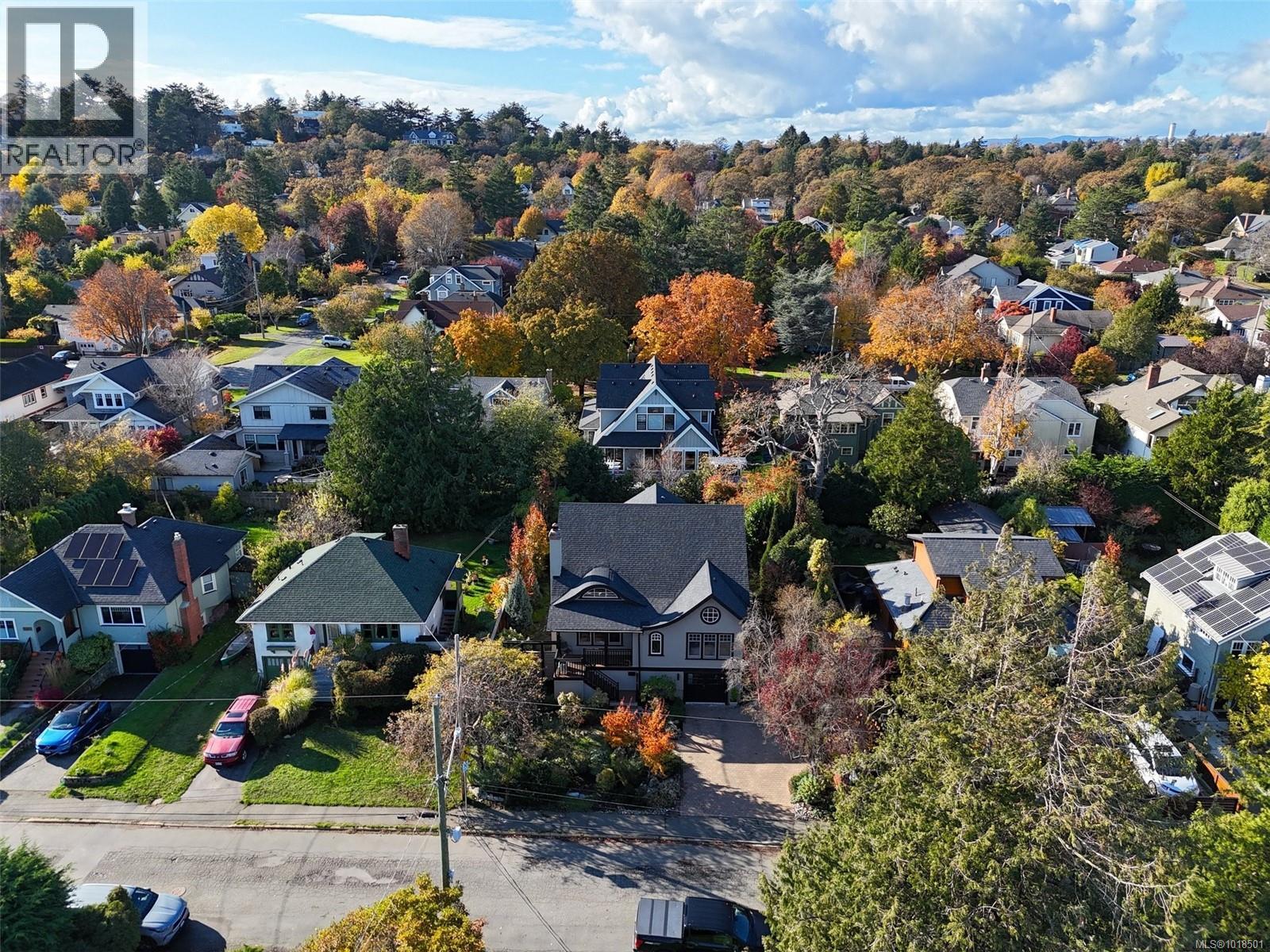 614 Monterey Avenue, Oak Bay