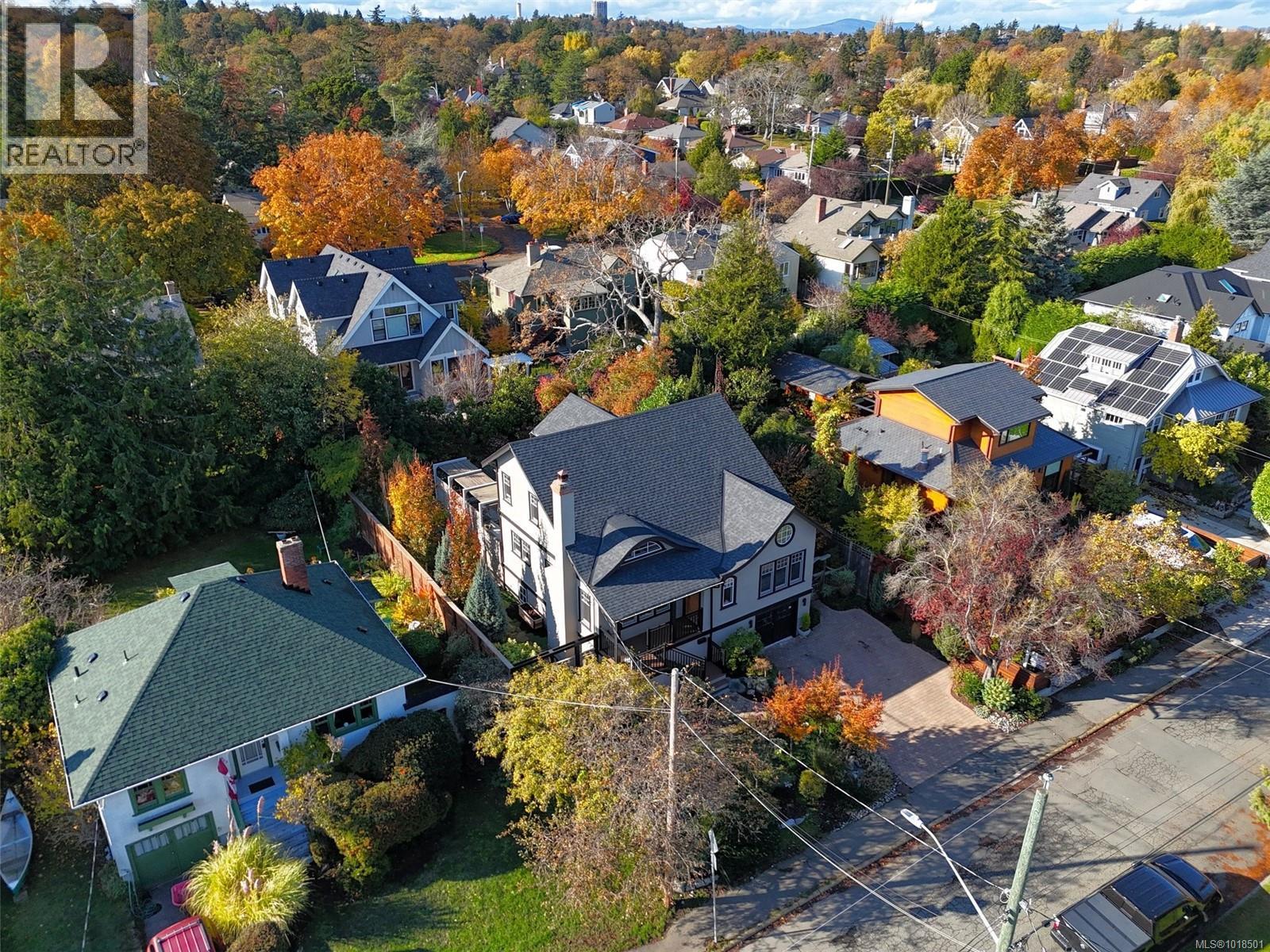 614 Monterey Avenue, Oak Bay