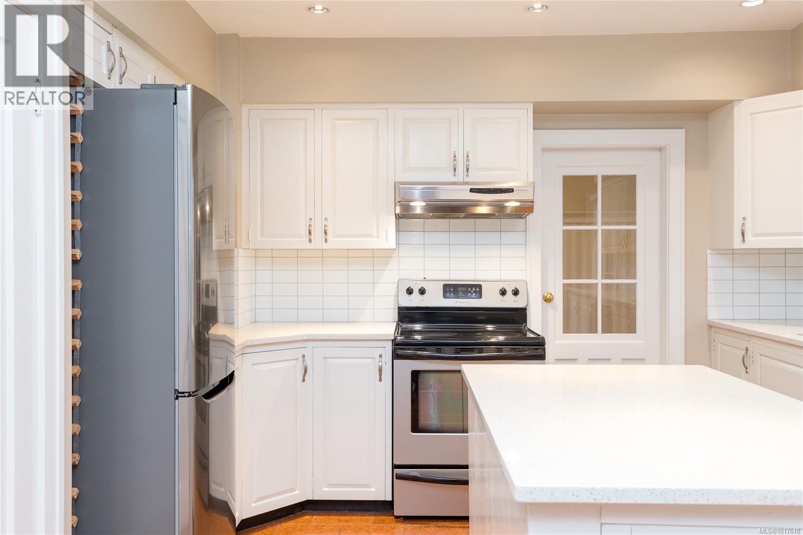 2051 Granite Street, Oak Bay