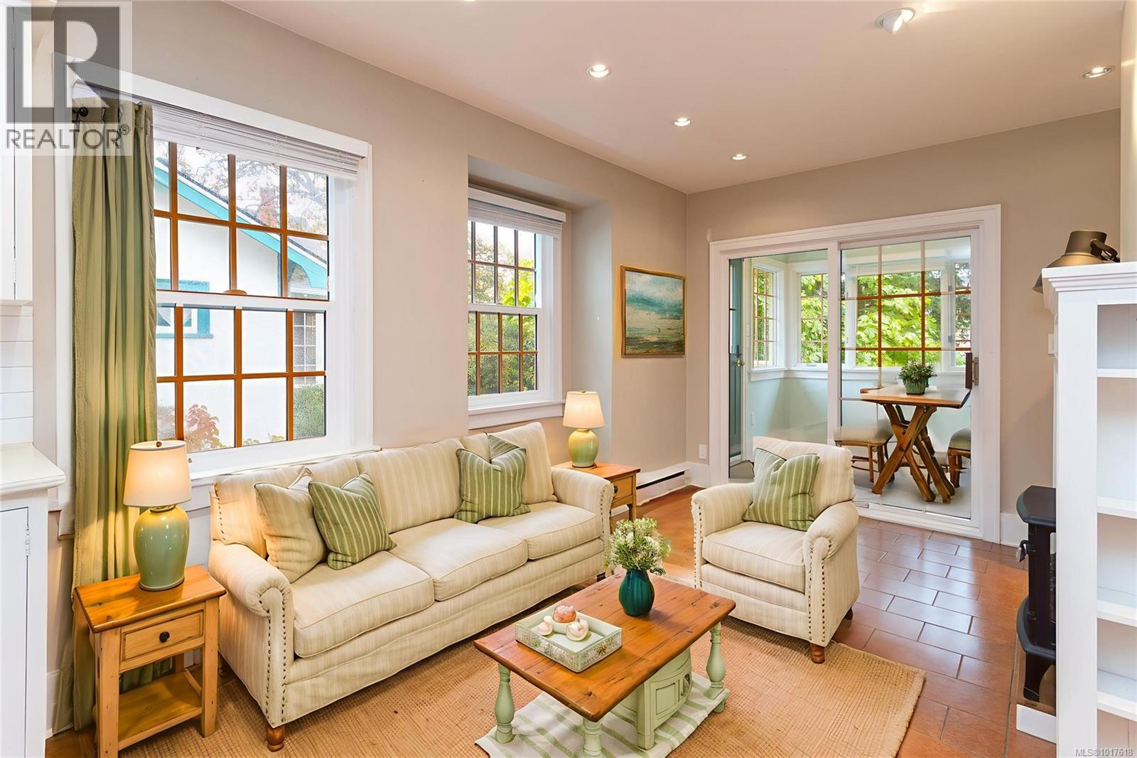 2051 Granite Street, Oak Bay