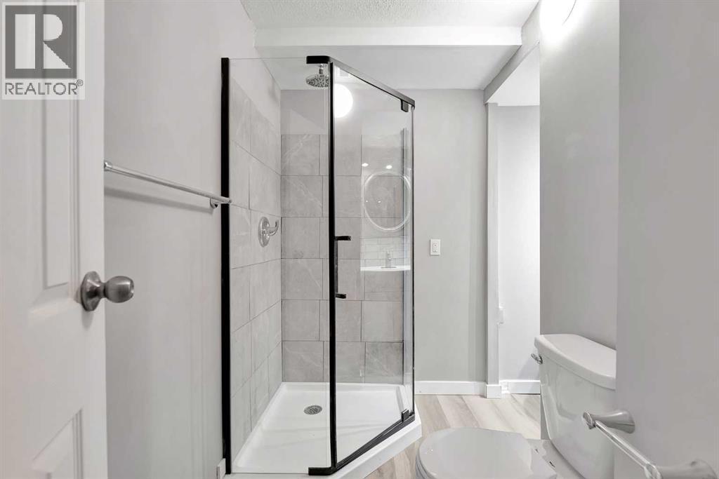 Single Family House Bi-level for Sale in  Pensville Close SE Penbrooke Meadows Calgary 