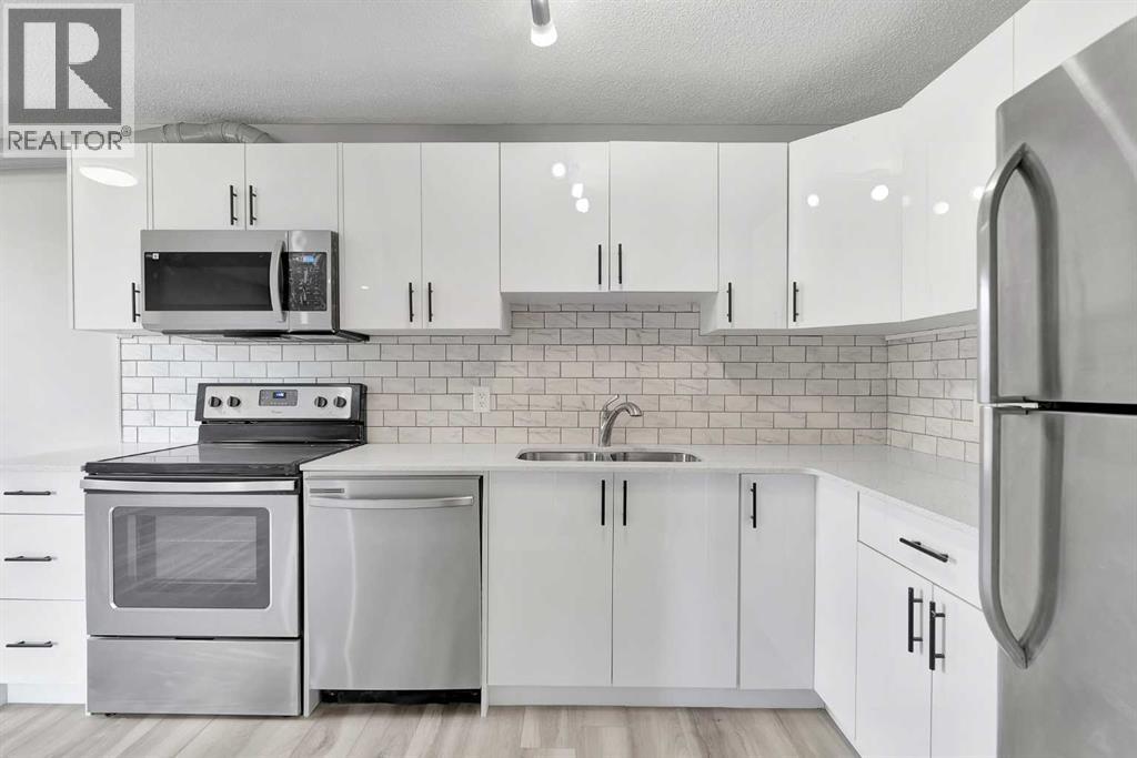 Single Family House Bi-level for Sale in  Pensville Close SE Penbrooke Meadows Calgary 