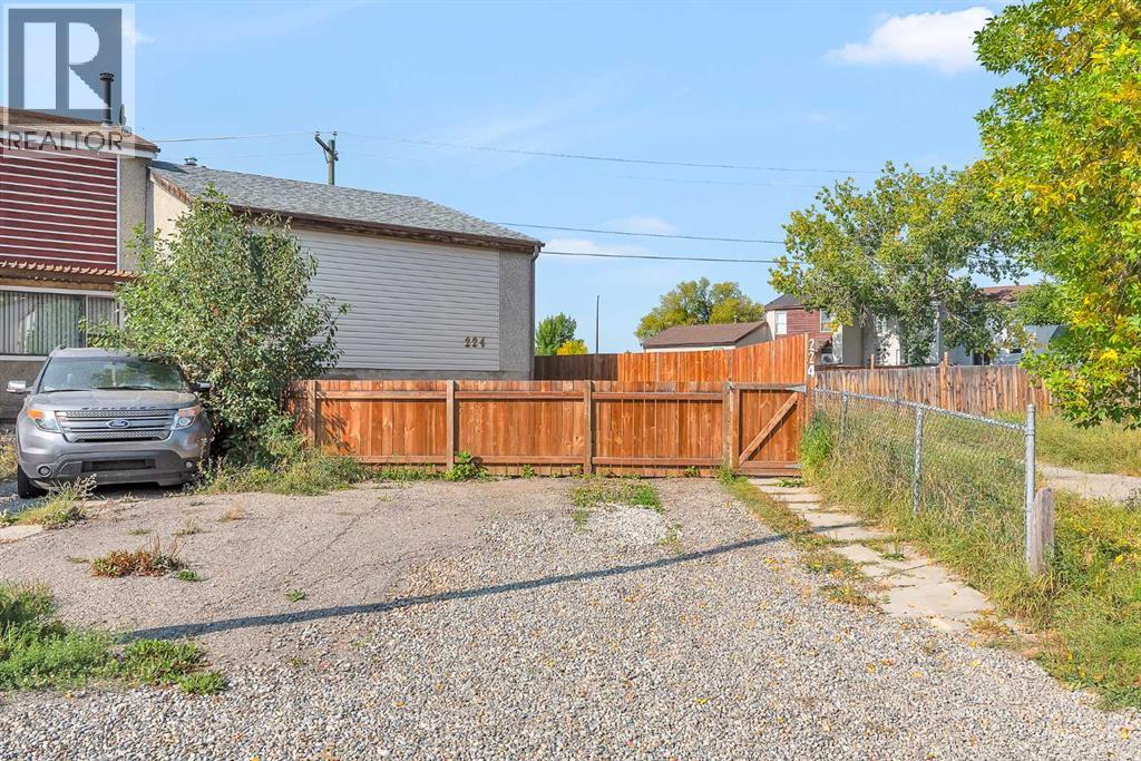 Single Family House Bi-level for Sale in  Pensville Close SE Penbrooke Meadows Calgary 