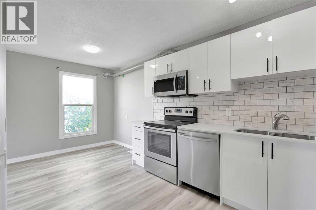 Single Family House Bi-level for Sale in  Pensville Close SE Penbrooke Meadows Calgary 