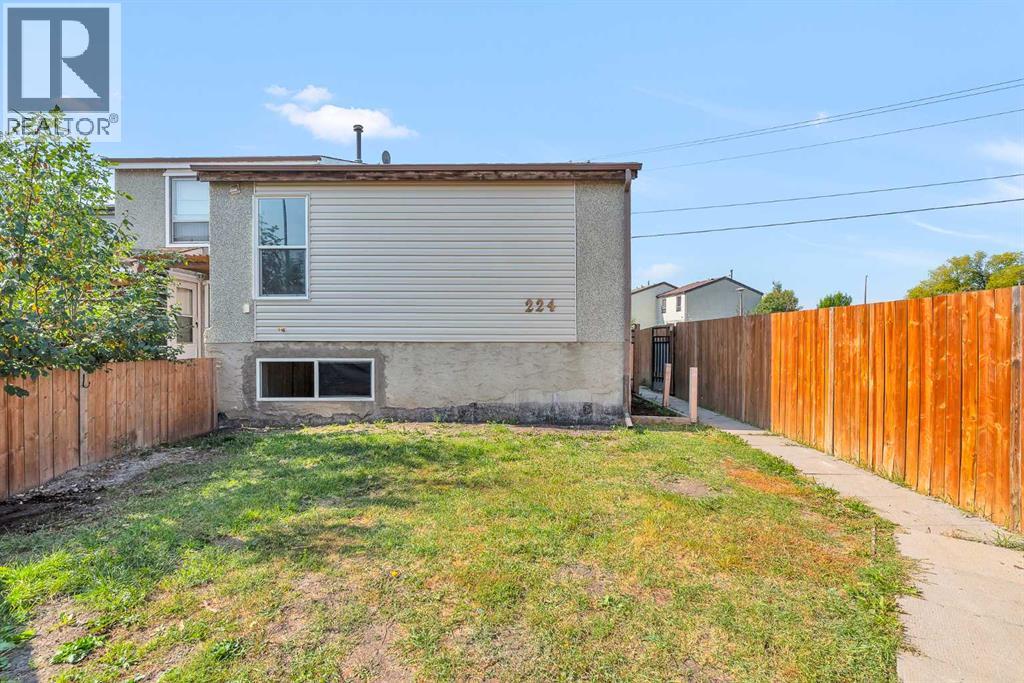 Single Family House Bi-level for Sale in  Pensville Close SE Penbrooke Meadows Calgary 