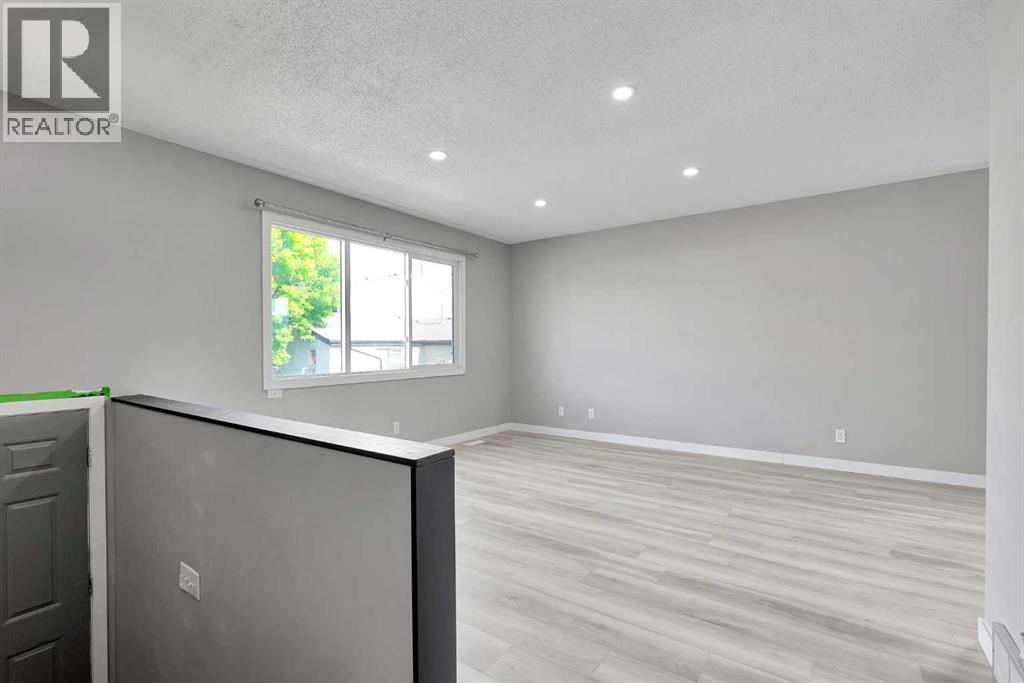 Single Family House Bi-level for Sale in  Pensville Close SE Penbrooke Meadows Calgary 