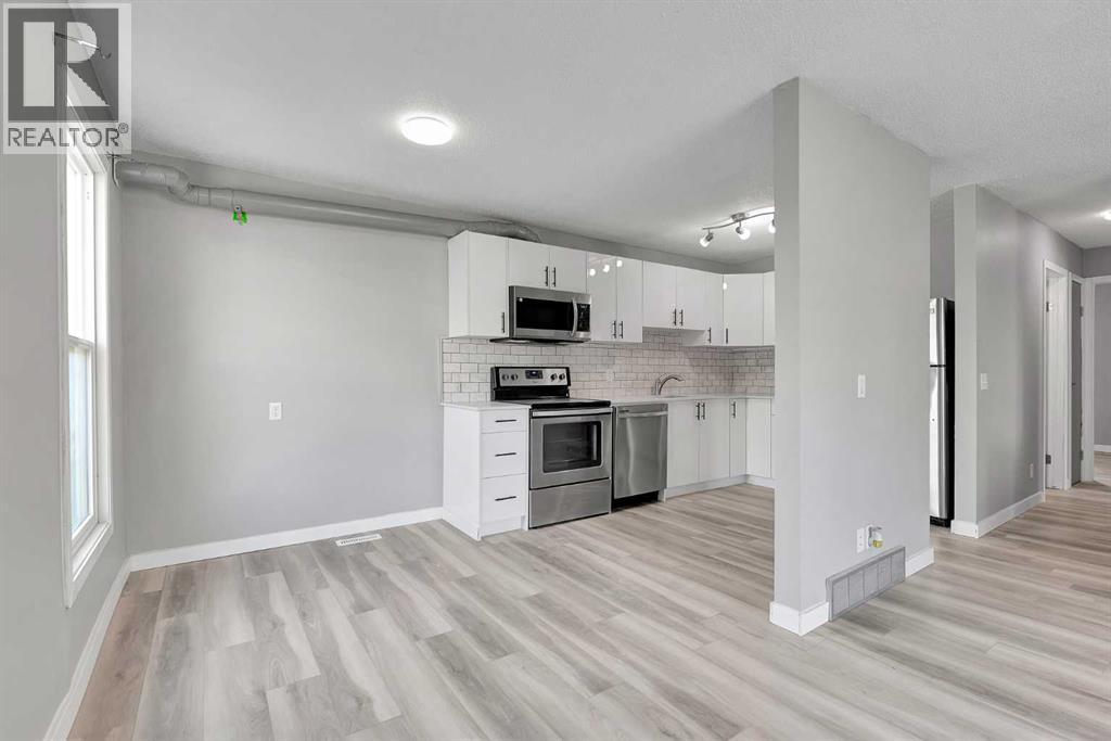 Single Family House Bi-level for Sale in  Pensville Close SE Penbrooke Meadows Calgary 