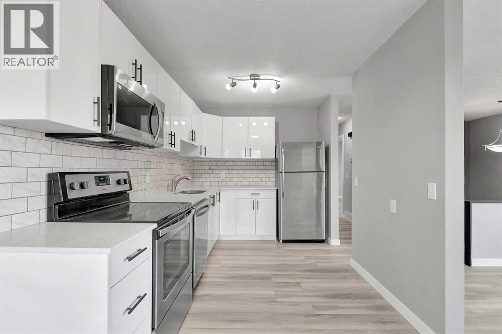 Single Family House Bi-level for Sale in  Pensville Close SE Penbrooke Meadows Calgary 