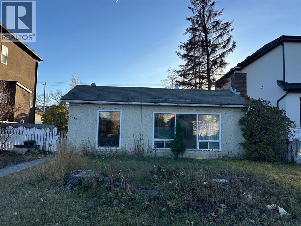 Single Family House Bungalow for Sale in  Bow Crescent NW Bowness Calgary 