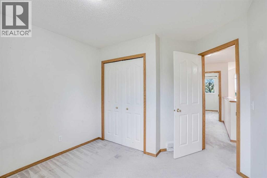 Single Family House for Sale in  Edgevalley Close NW Edgemont Calgary 