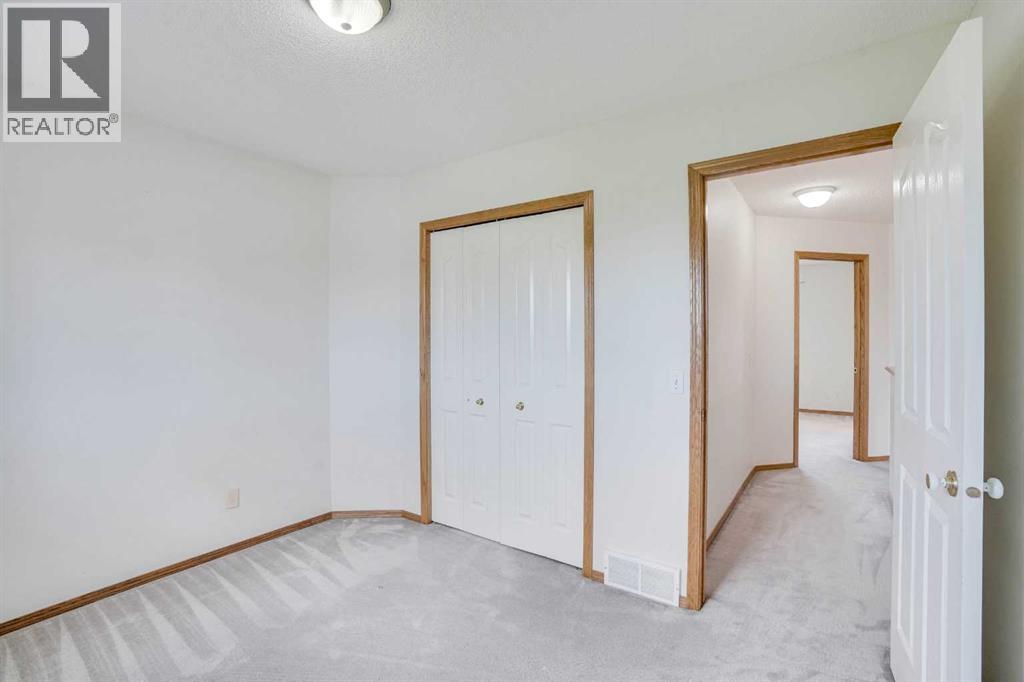 Single Family House for Sale in  Edgevalley Close NW Edgemont Calgary 