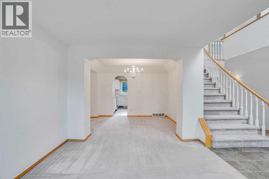 Single Family House for Sale in  Edgevalley Close NW Edgemont Calgary 