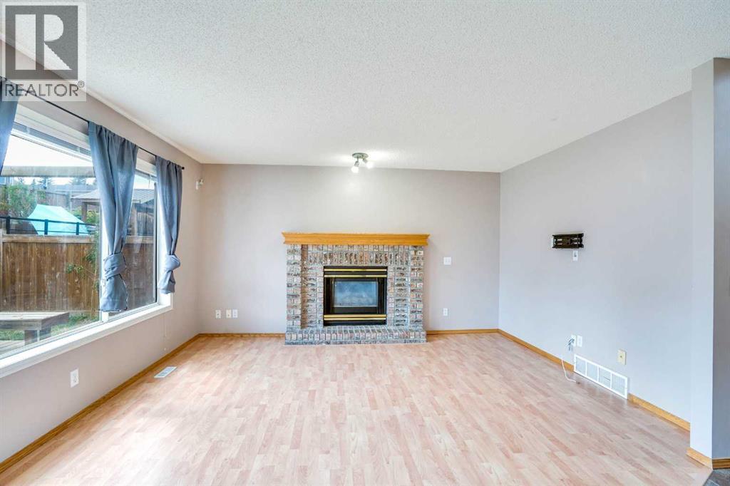 Single Family House for Sale in  Edgevalley Close NW Edgemont Calgary 