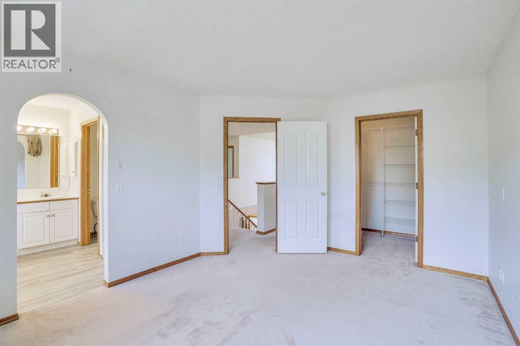 Single Family House for Sale in  Edgevalley Close NW Edgemont Calgary 