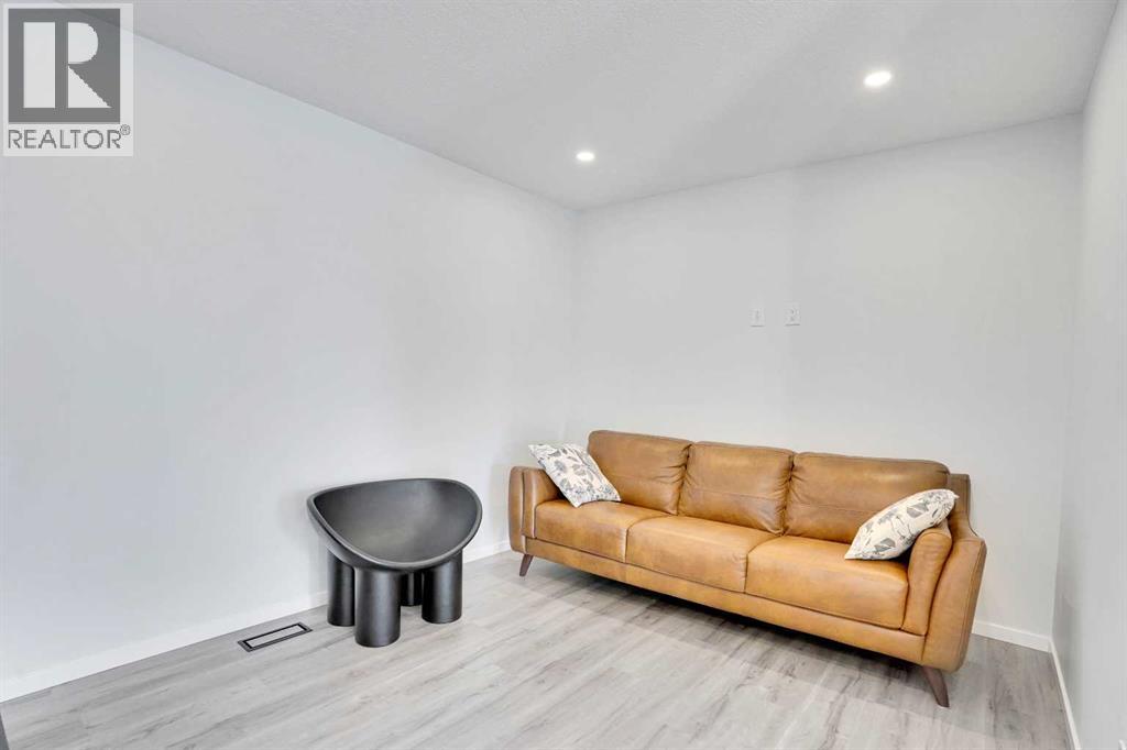 Single Family House for Sale in  Yorkville Boulevard SW Yorkville Calgary 