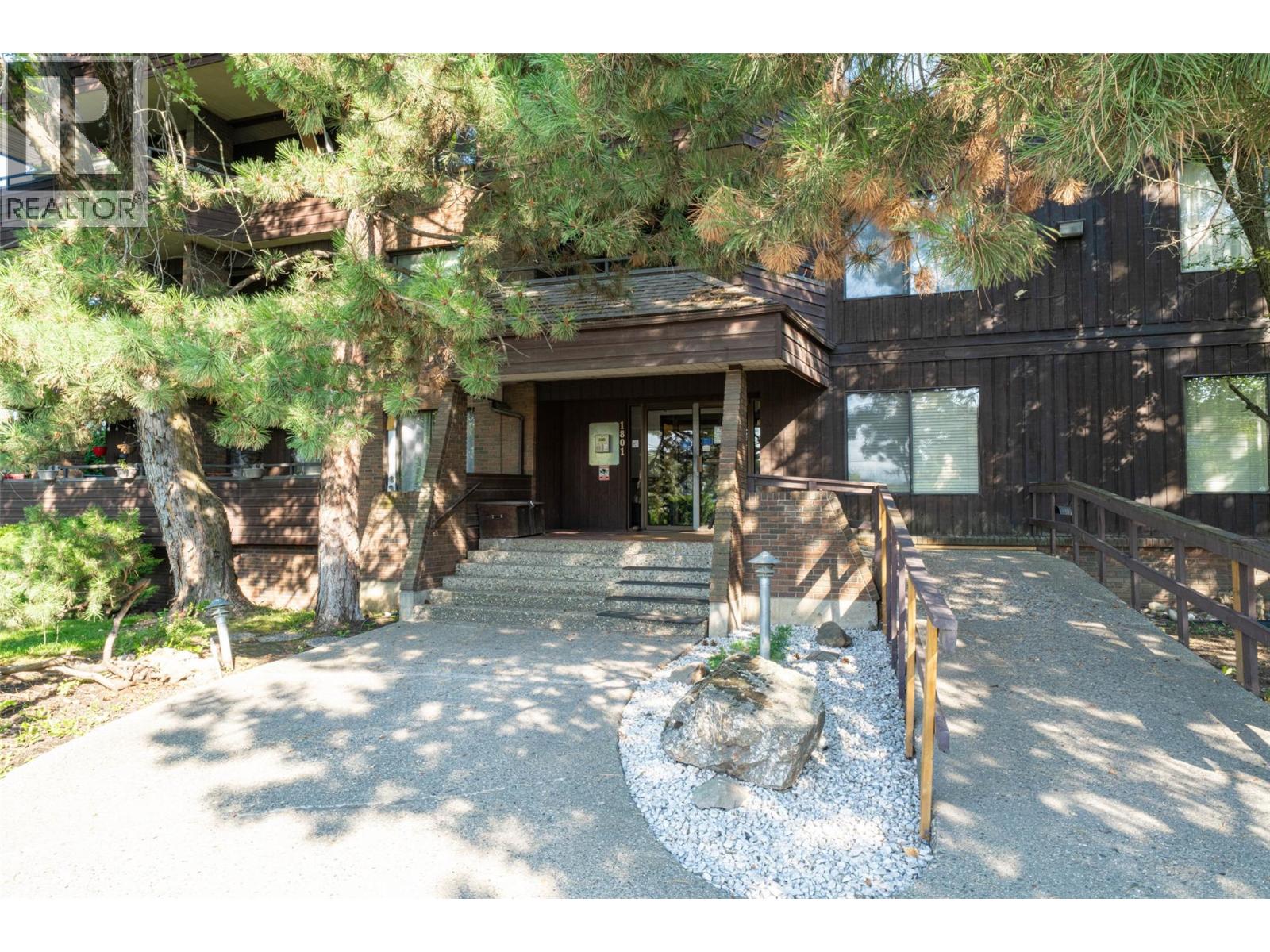 1801 32 Street, Vernon - Exteriors - Photo 5