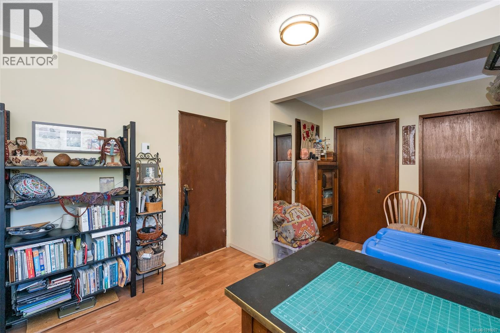 277 MALIVIEW DR - 10