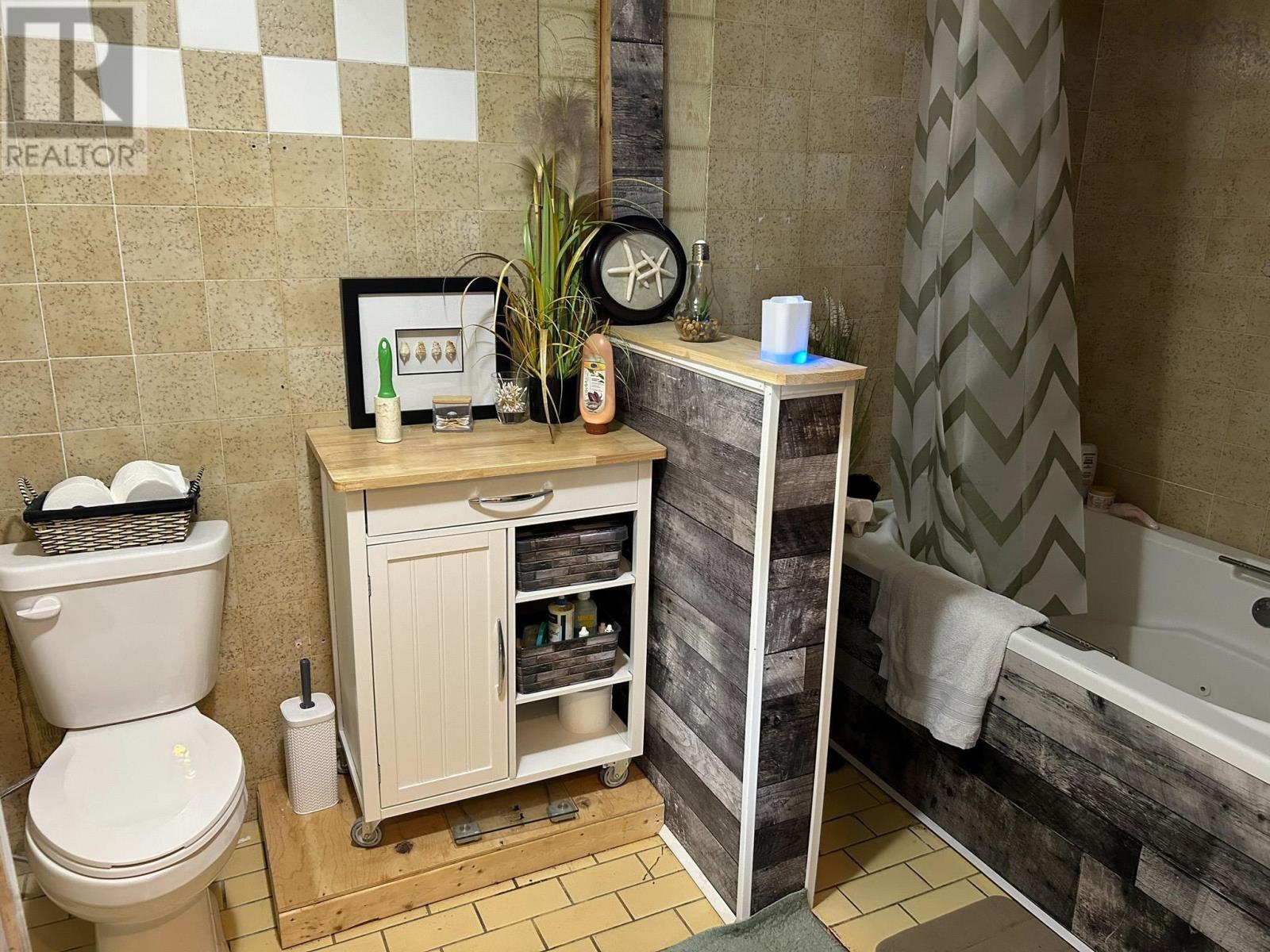 Property 13 of 35 of 2656 HIGHWAY 376