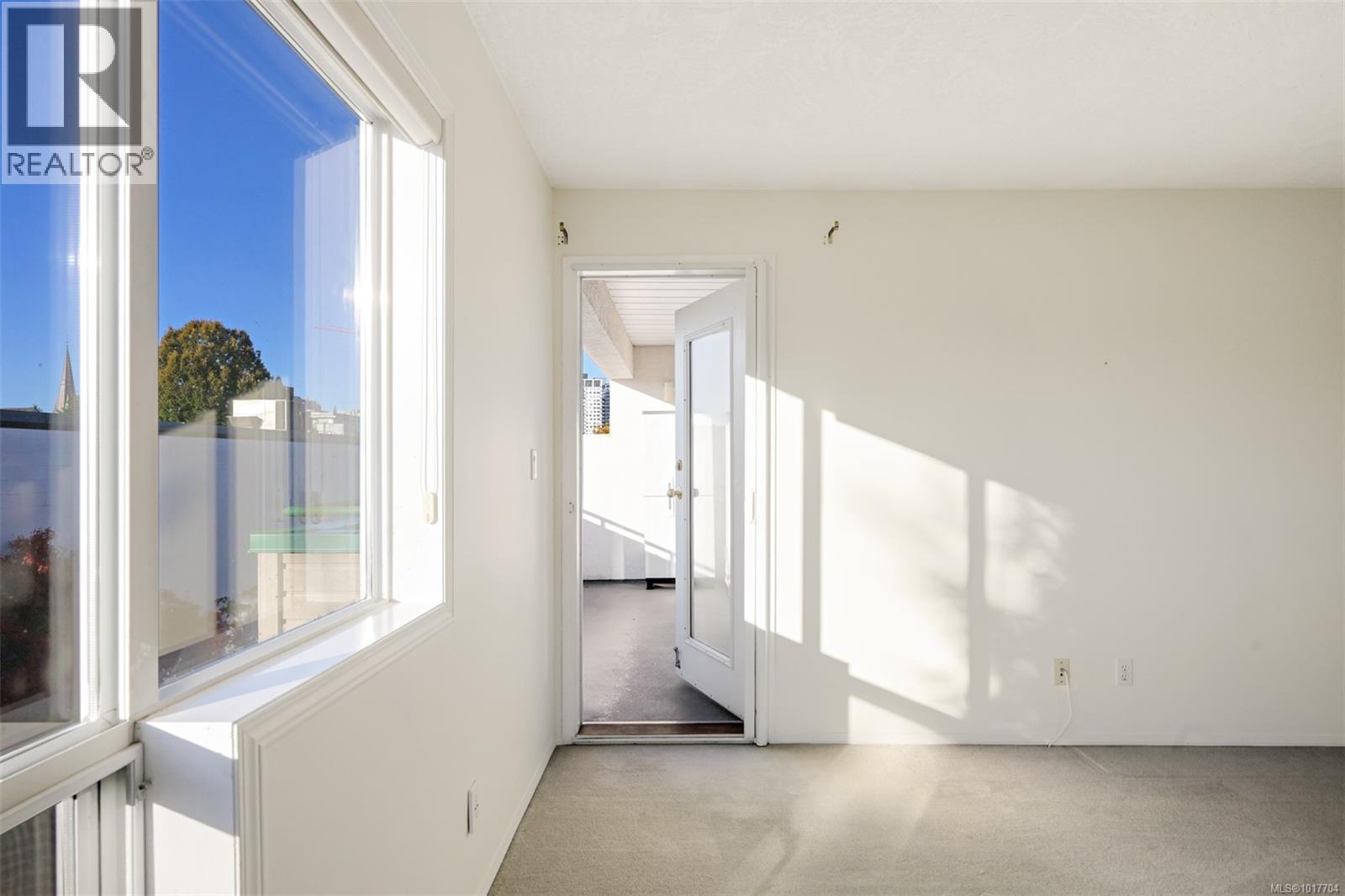 #302 1007 CALEDONIA AVE - 12