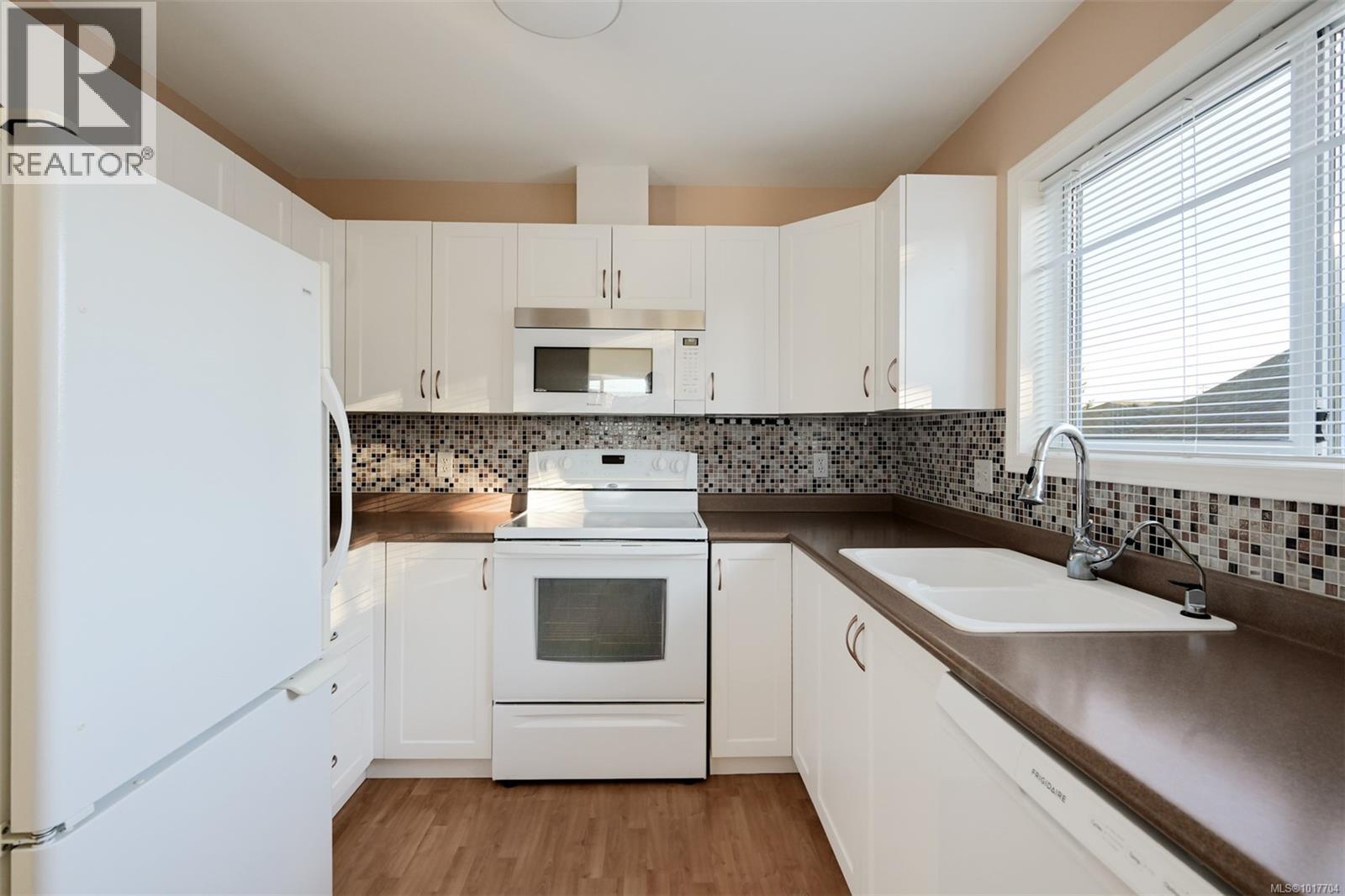 #302 1007 CALEDONIA AVE - 19