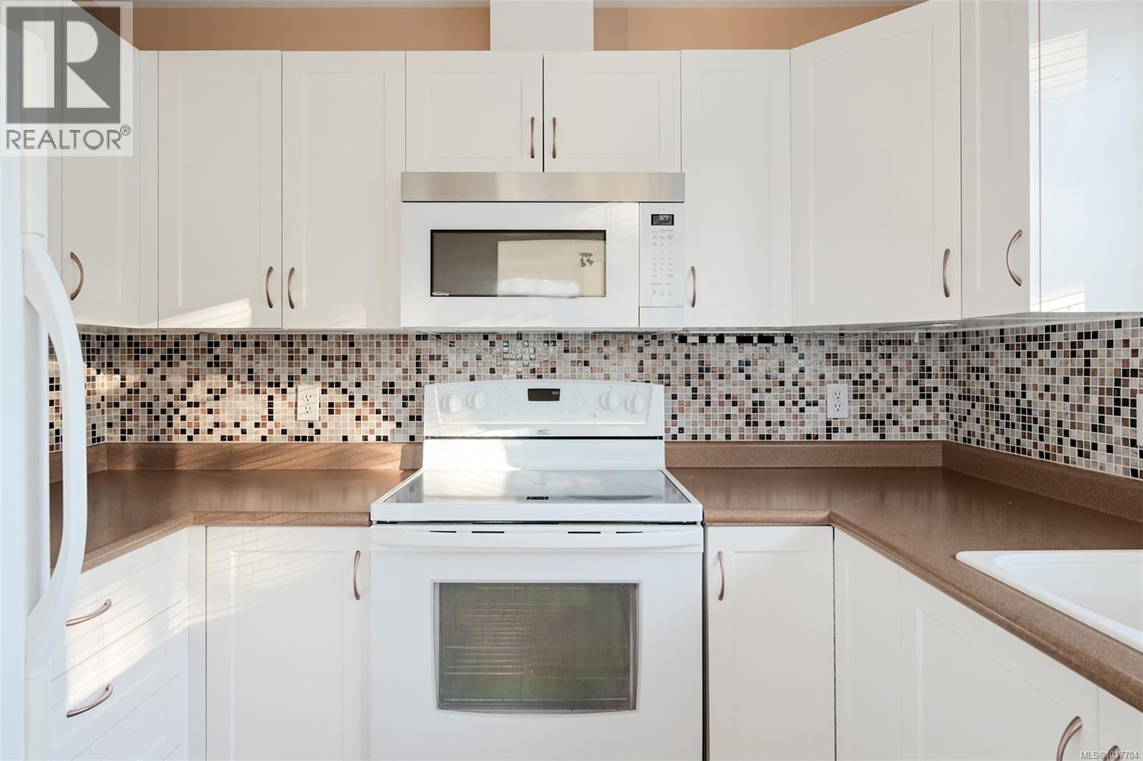 #302 1007 CALEDONIA AVE - 23