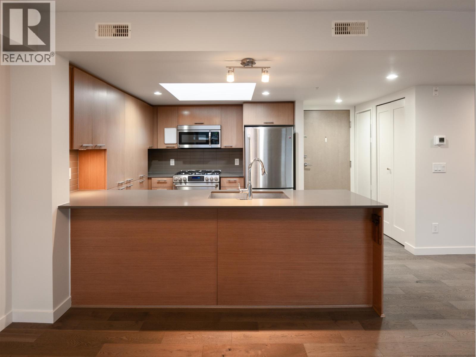 614 95 MOODY STREET, Port Moody