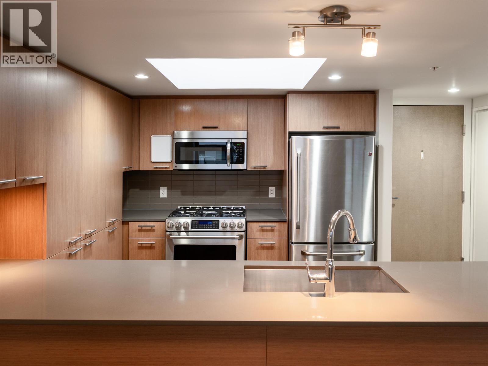 614 95 MOODY STREET, Port Moody