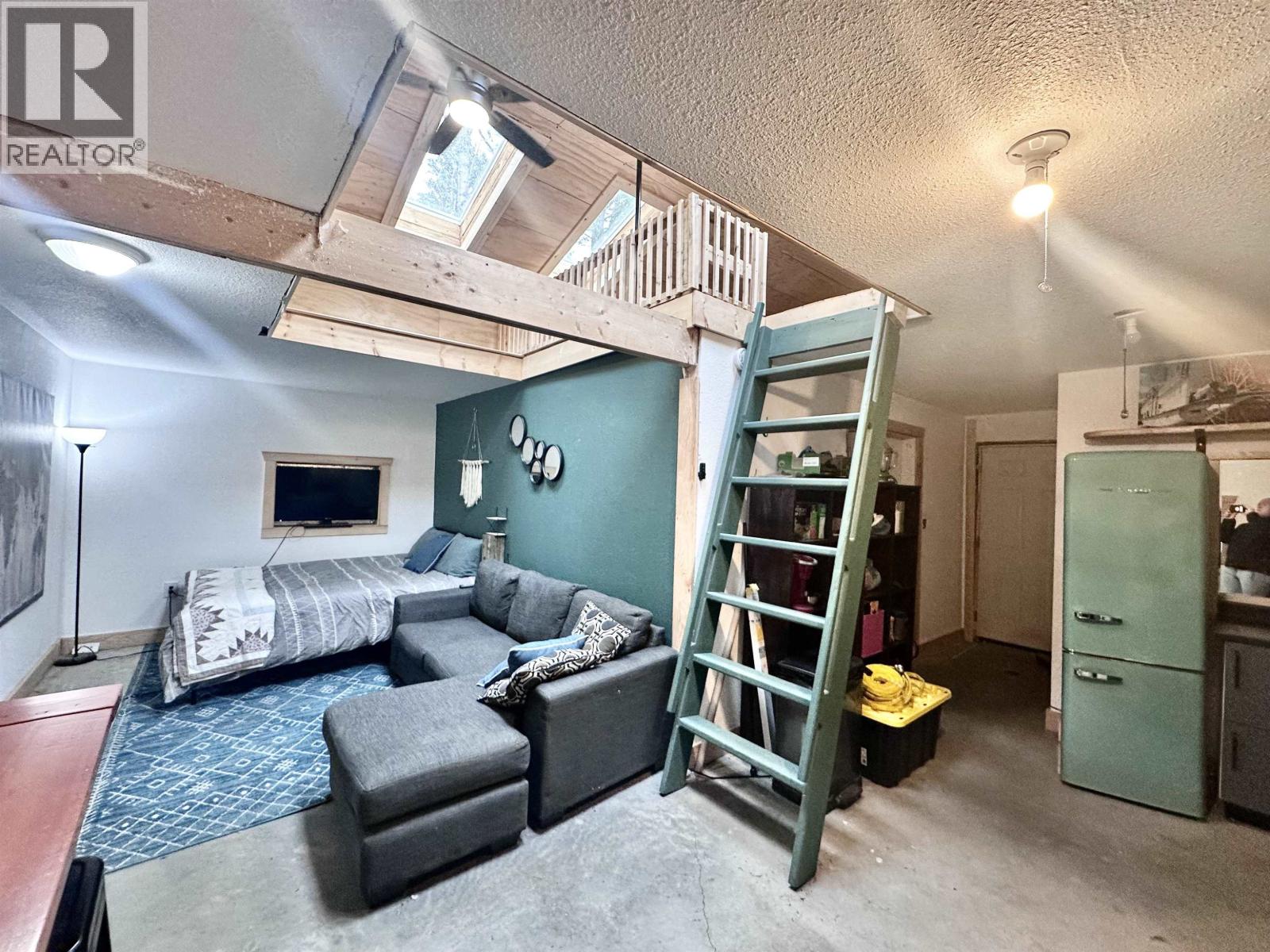 1144 6TH AVENUE, Valemount