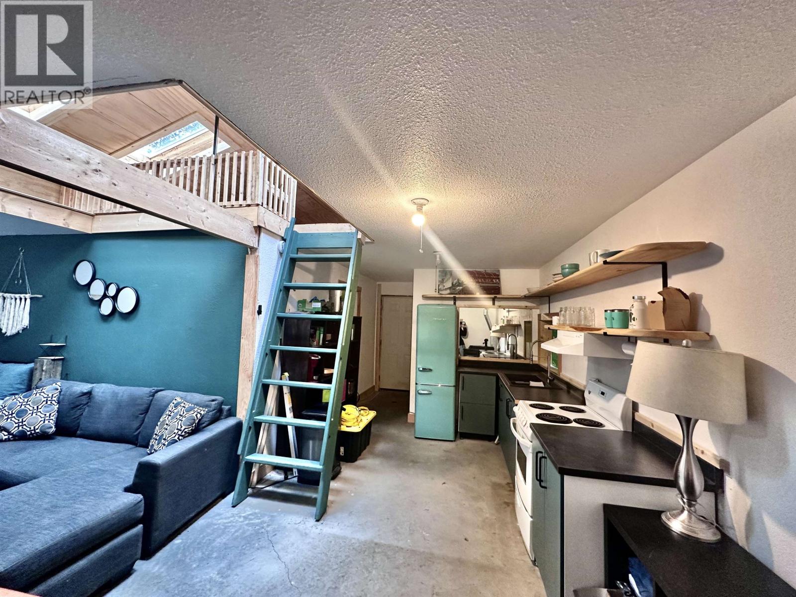 1144 6TH AVENUE, Valemount