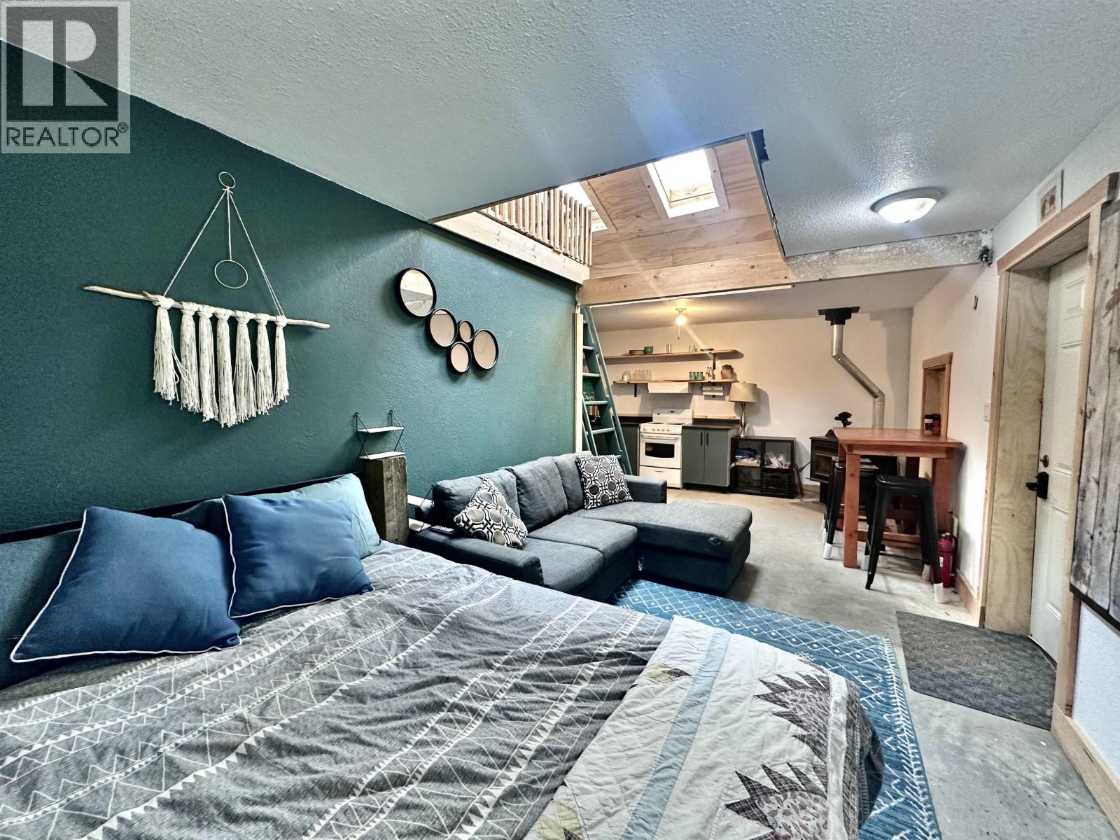 1144 6TH AVENUE, Valemount