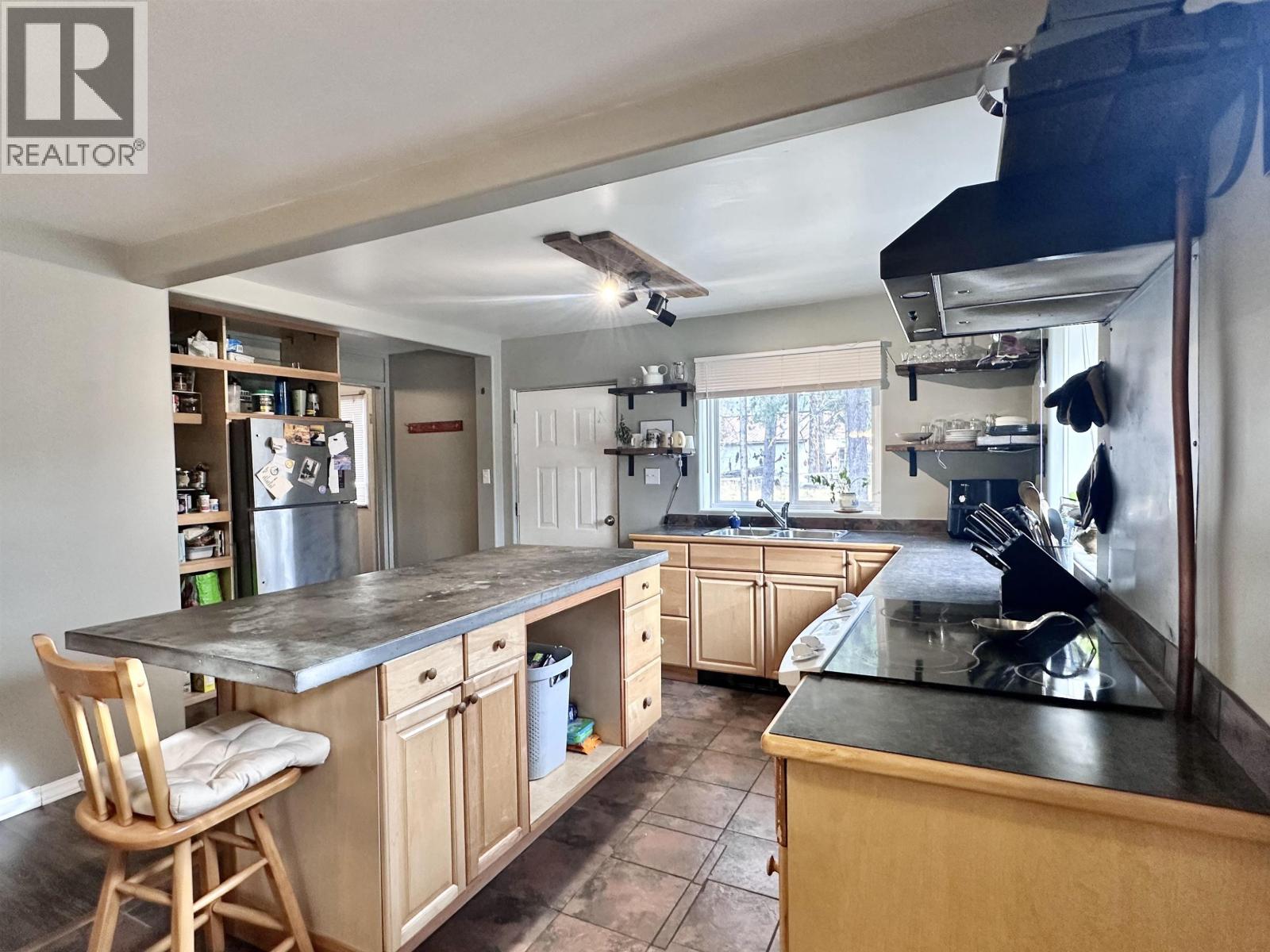 1144 6TH AVENUE, Valemount