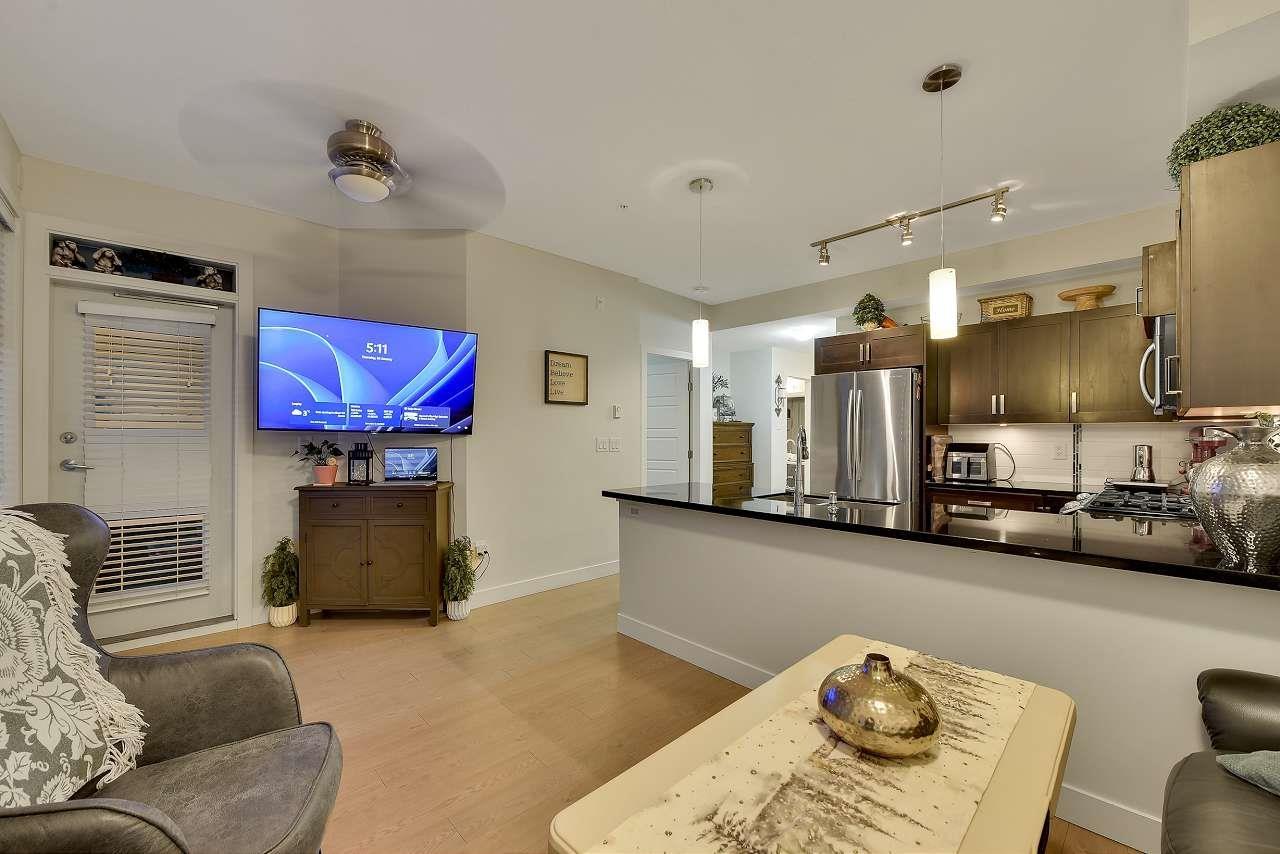 301 20058 FRASER HIGHWAY, Langley