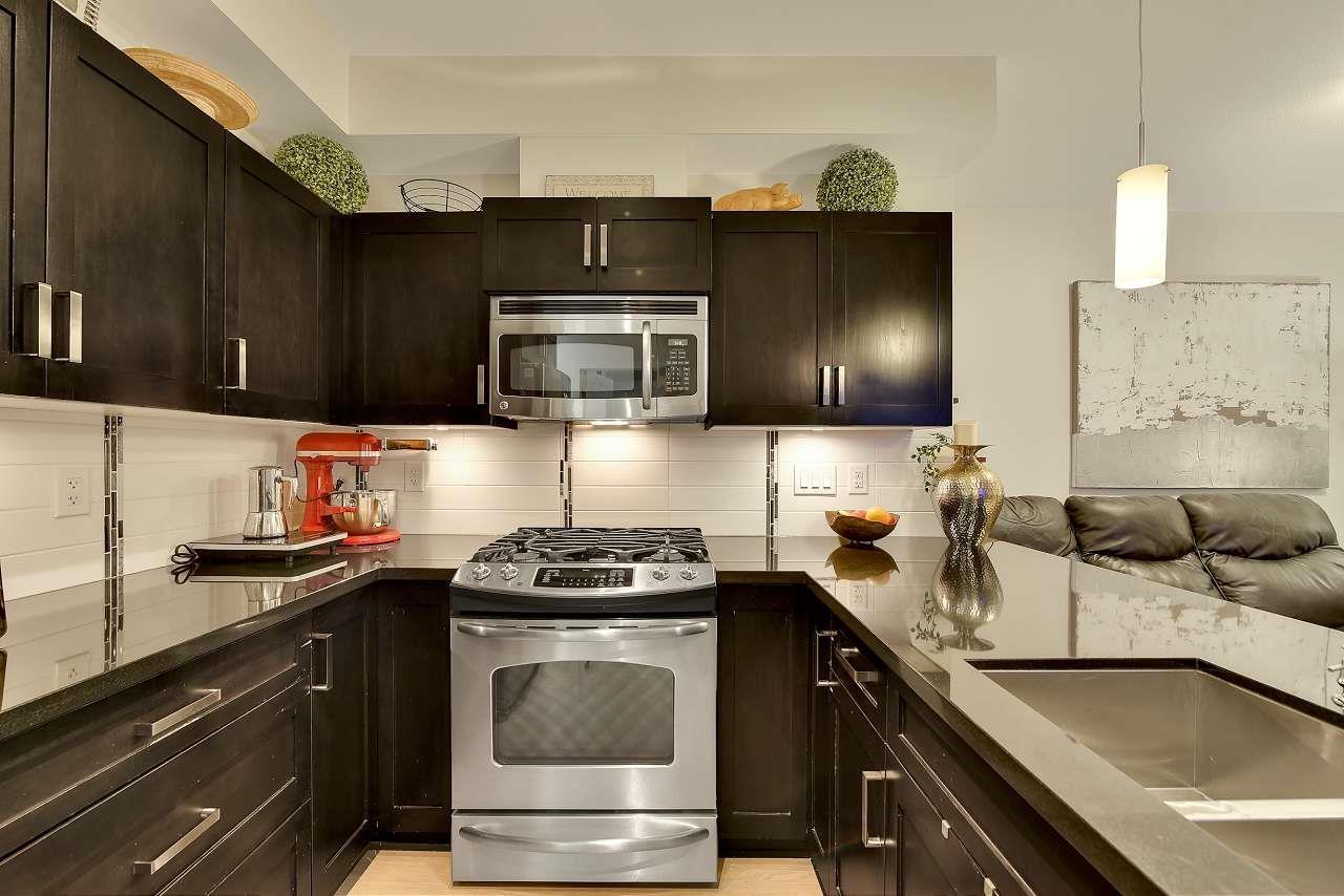 301 20058 FRASER HIGHWAY, Langley