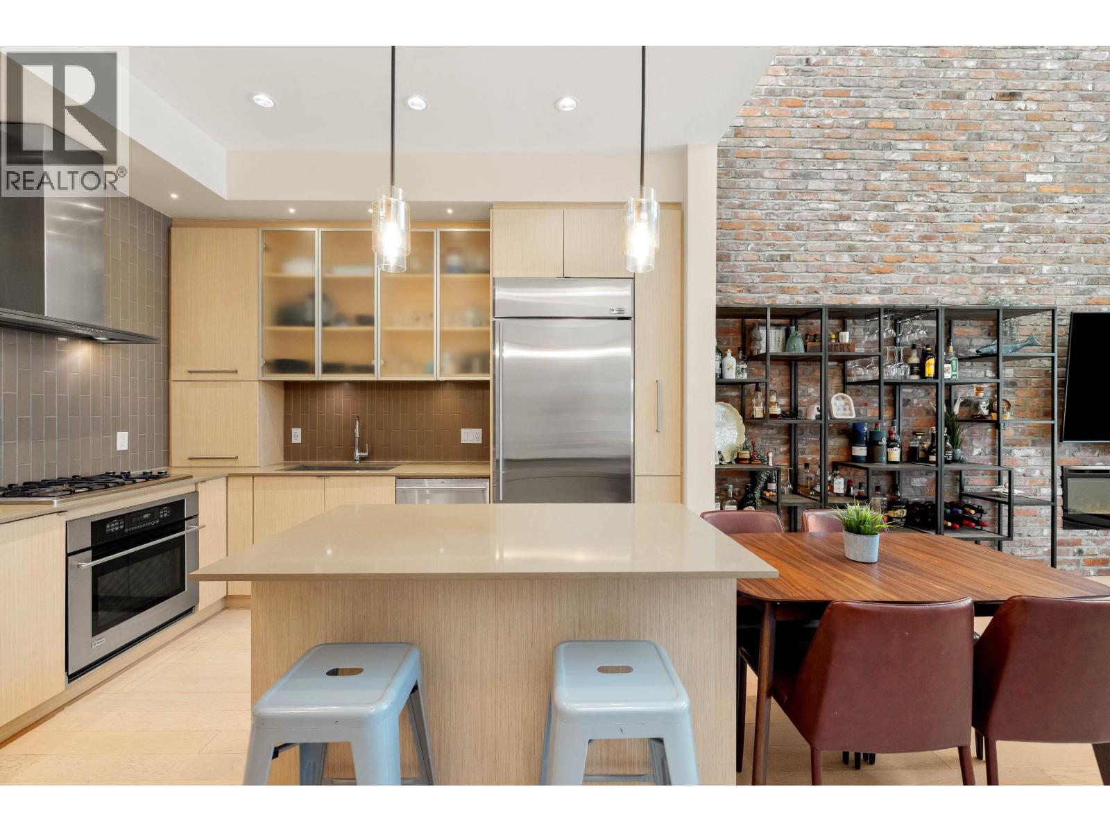 404 260 SALTER STREET, New Westminster