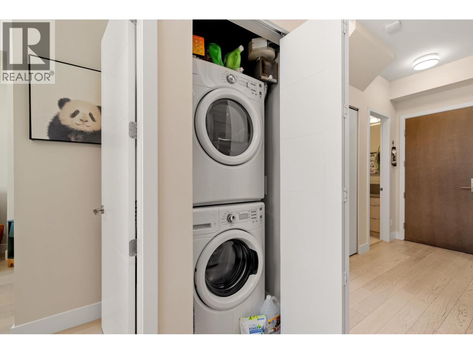 404 260 SALTER STREET, New Westminster