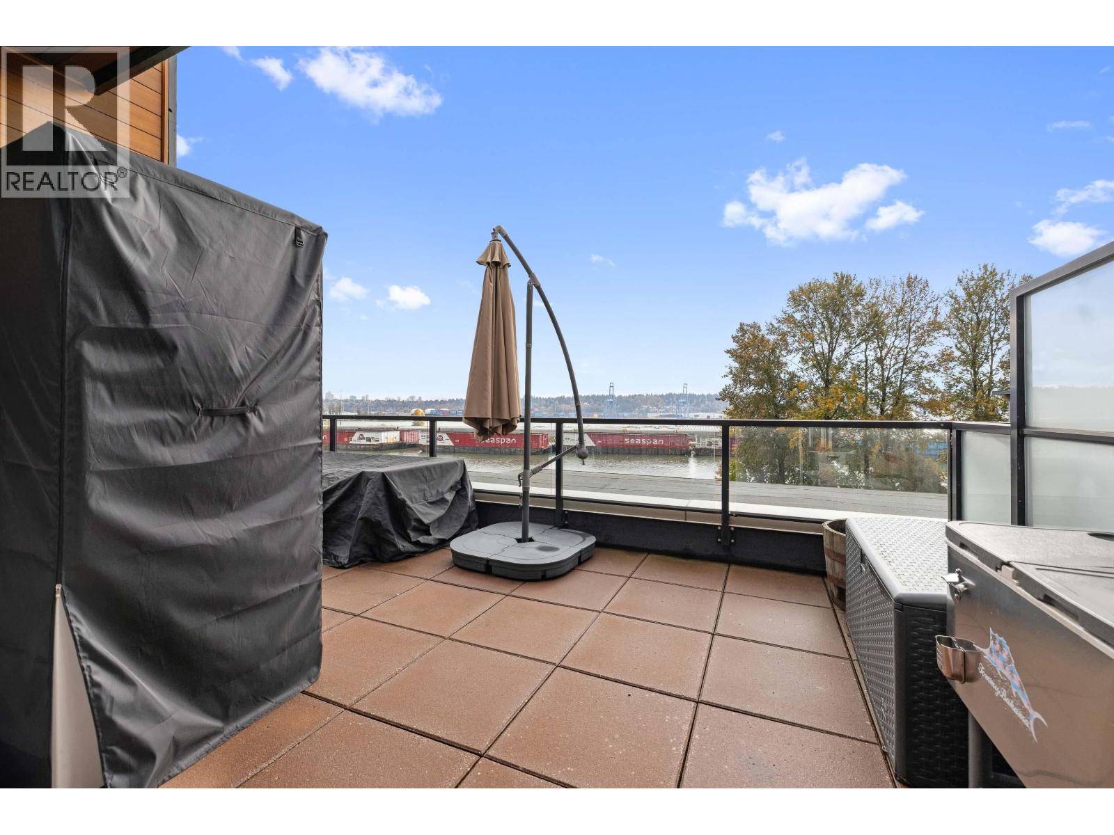 404 260 SALTER STREET, New Westminster