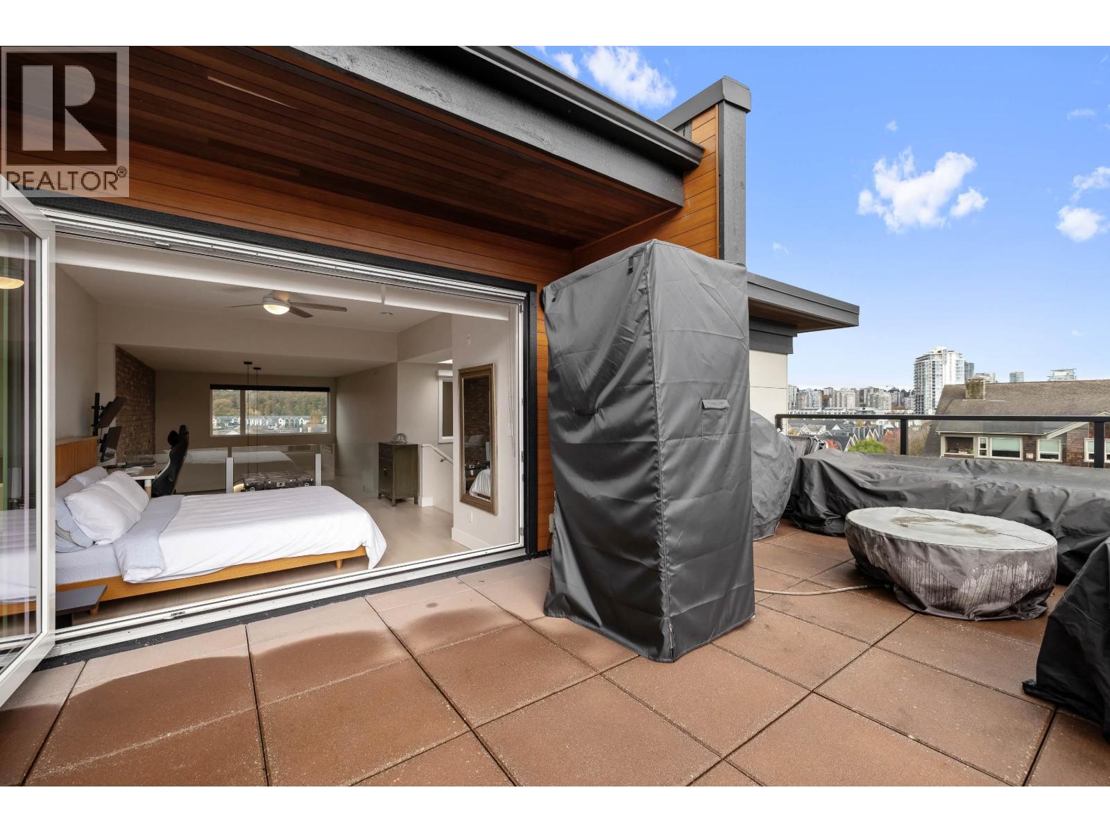 404 260 SALTER STREET, New Westminster