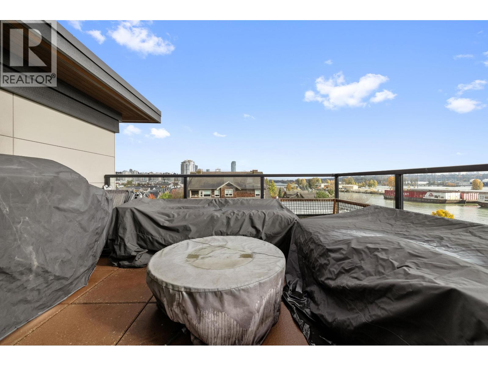 404 260 SALTER STREET, New Westminster