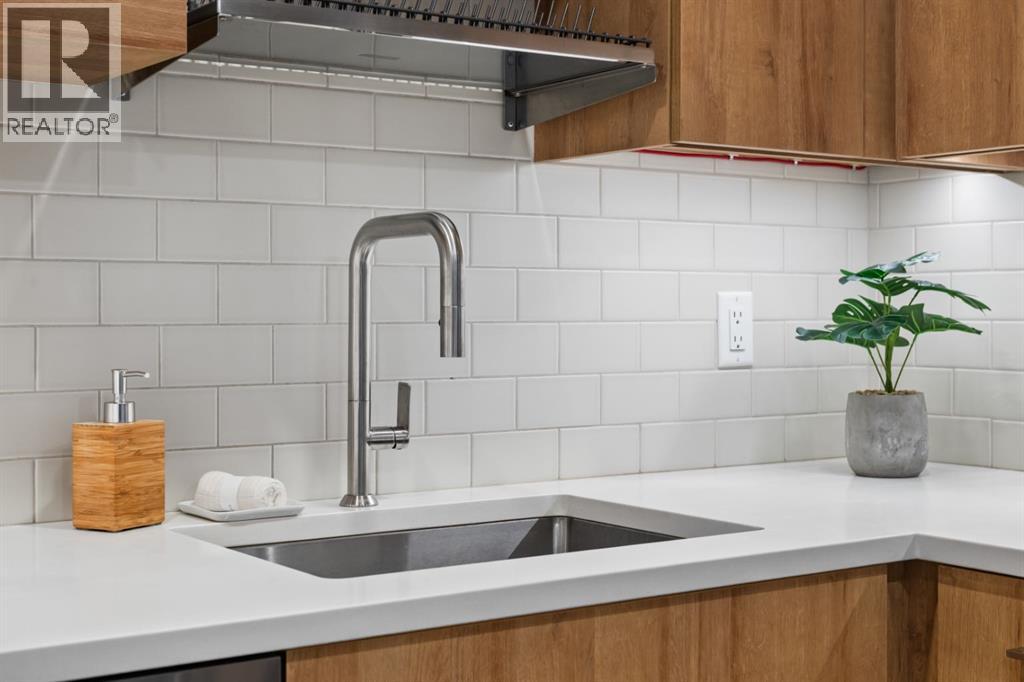 Single Family House Multi-level for Sale in    Avenue NW Hillhurst Calgary 