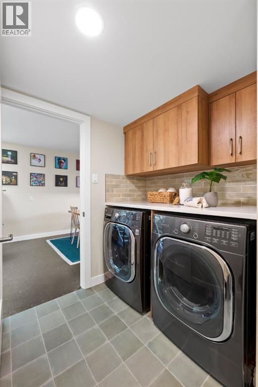 Single Family House Multi-level for Sale in    Avenue NW Hillhurst Calgary 