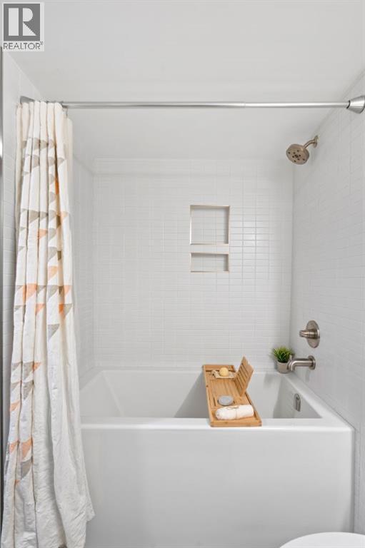 Single Family House Multi-level for Sale in    Avenue NW Hillhurst Calgary 