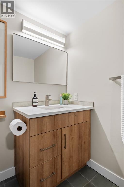 Single Family House Multi-level for Sale in    Avenue NW Hillhurst Calgary 