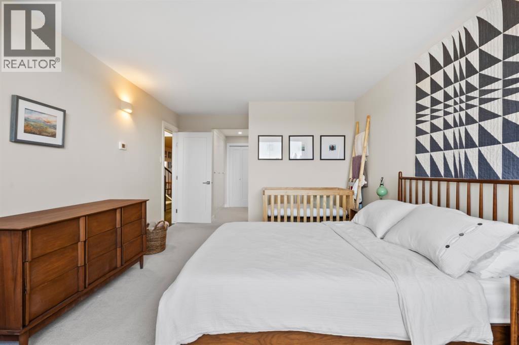 Single Family House Multi-level for Sale in    Avenue NW Hillhurst Calgary 