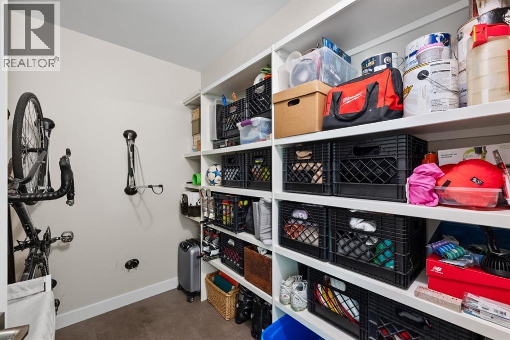 Single Family House Multi-level for Sale in    Avenue NW Hillhurst Calgary 