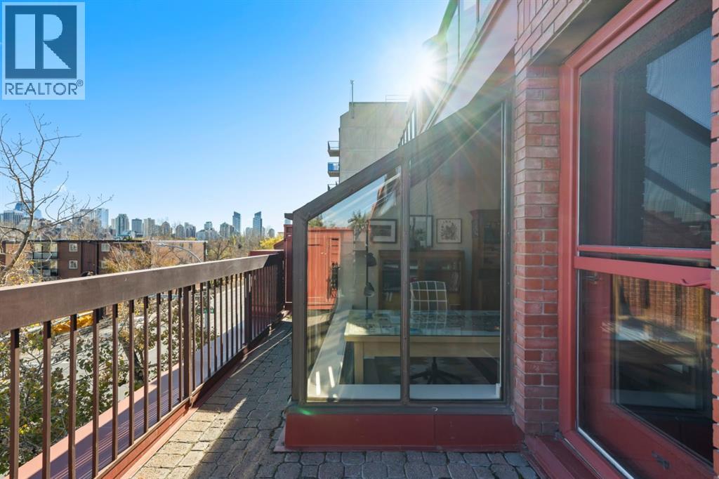 Single Family House Multi-level for Sale in    Avenue NW Hillhurst Calgary 