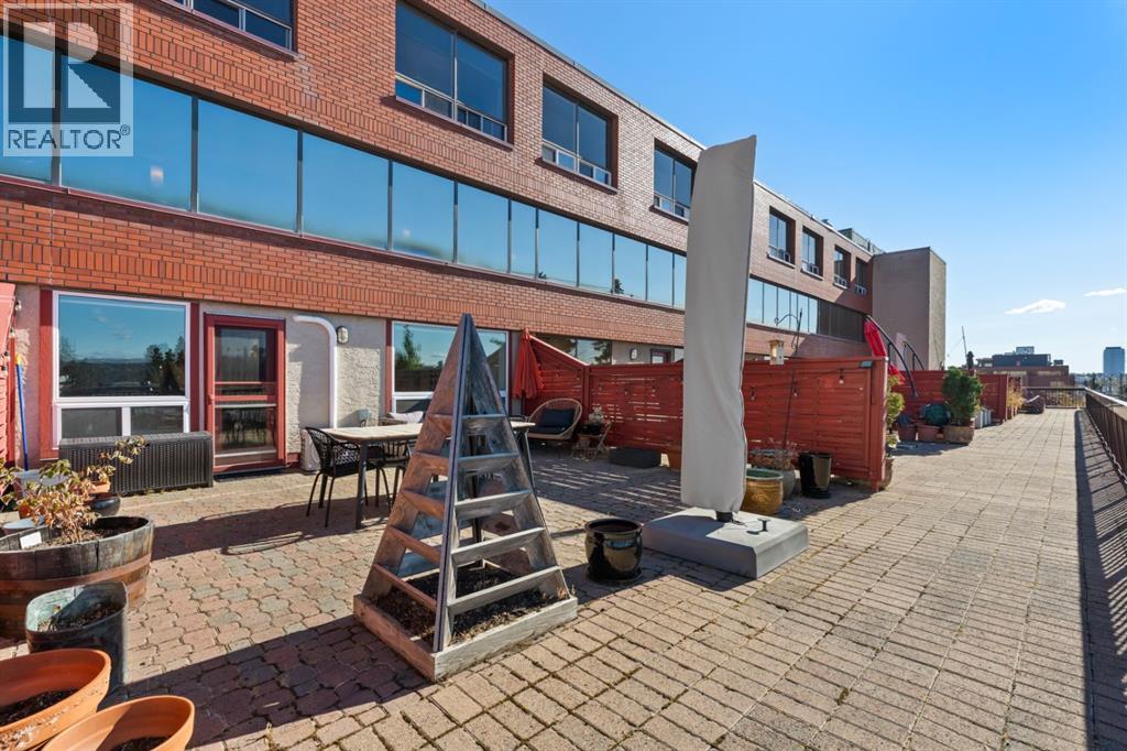 Single Family House Multi-level for Sale in    Avenue NW Hillhurst Calgary 