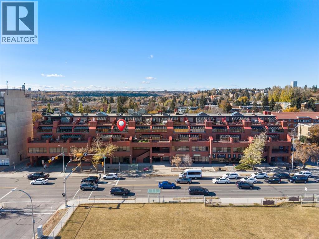 Single Family House Multi-level for Sale in    Avenue NW Hillhurst Calgary 